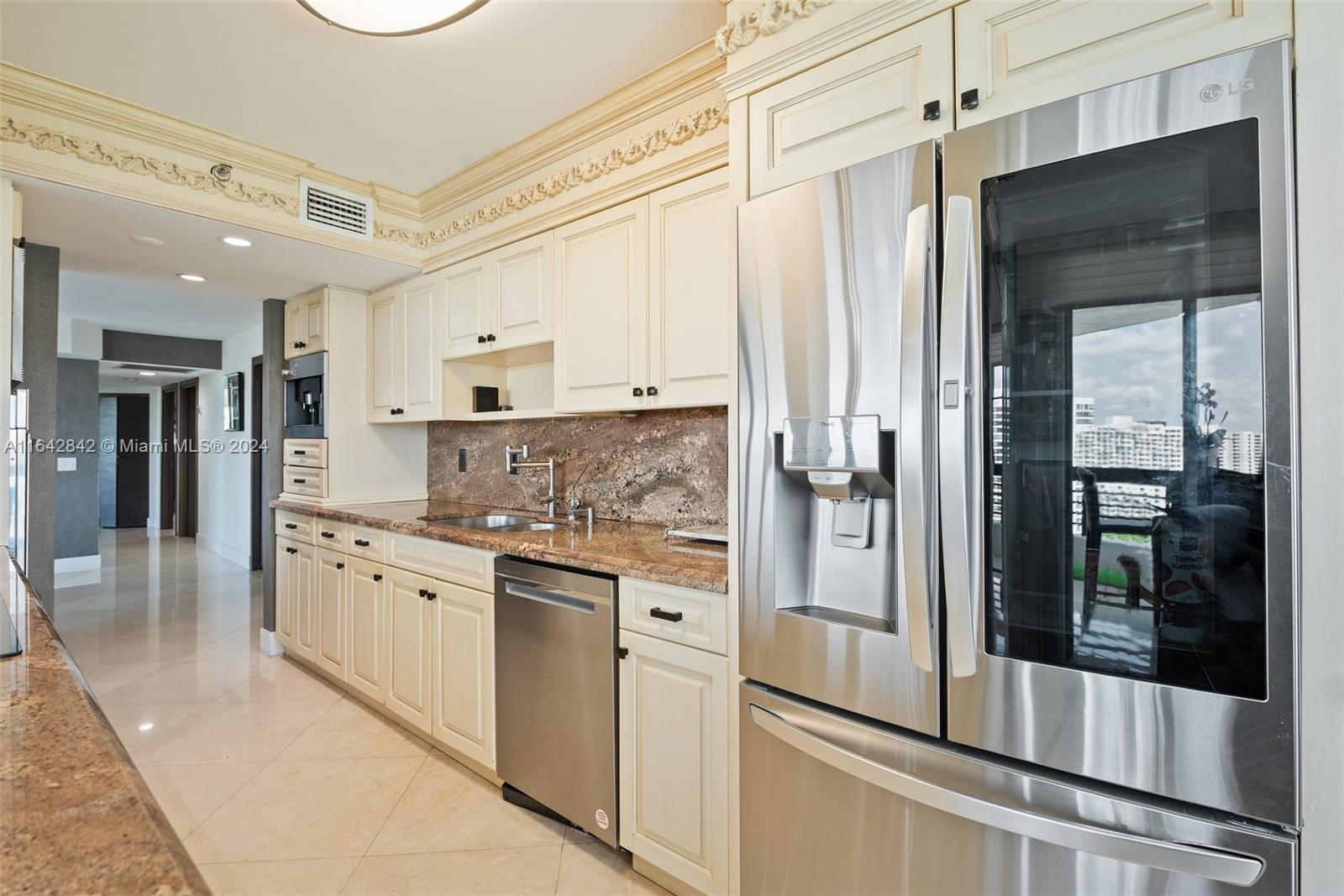 MYSTIC POINTE TOWER 400 C - Residential