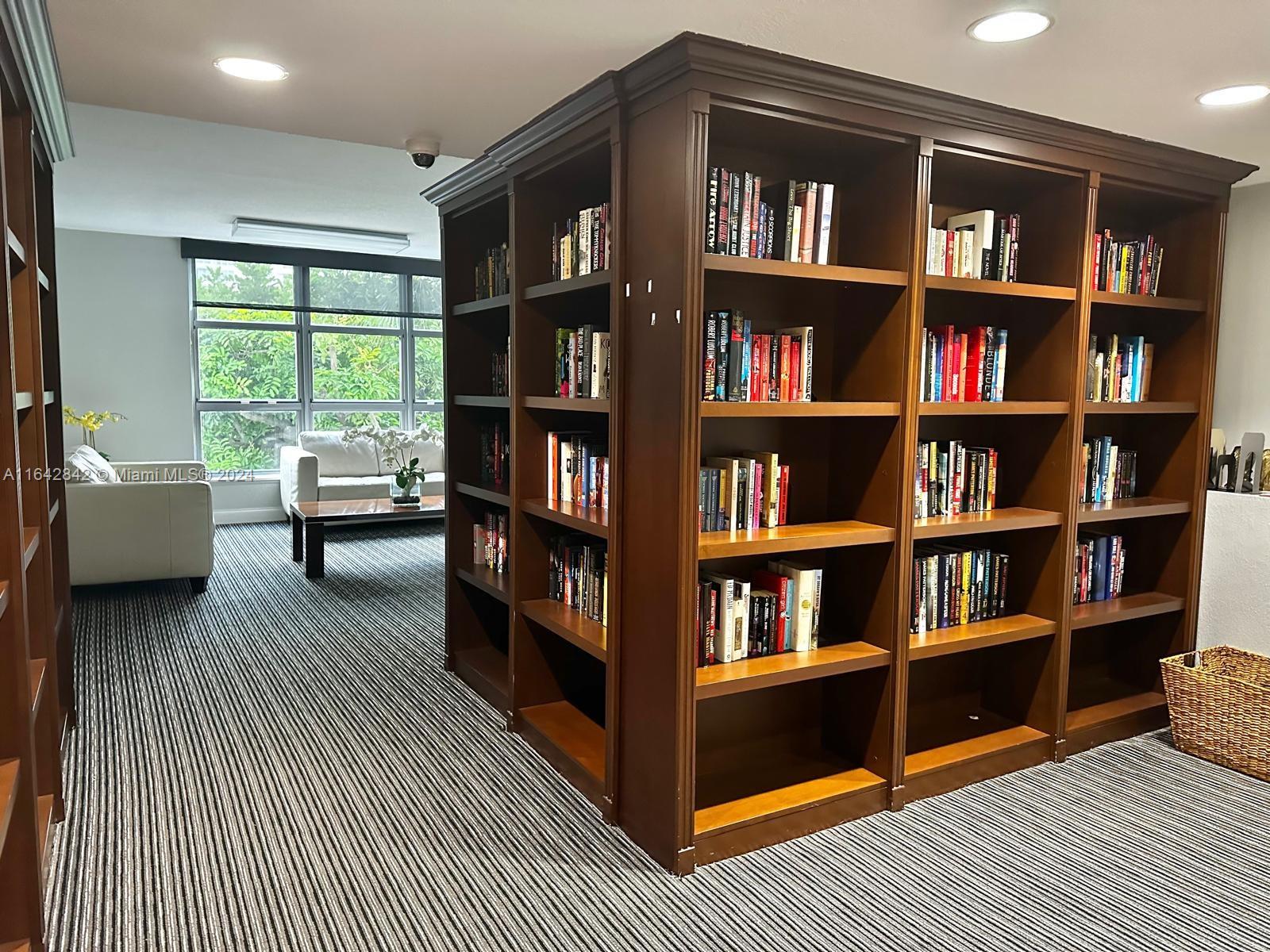 MYSTIC POINTE TOWER 400 C - Residential