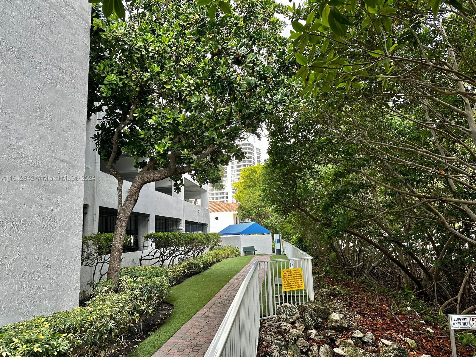 MYSTIC POINTE TOWER 400 C - Residential