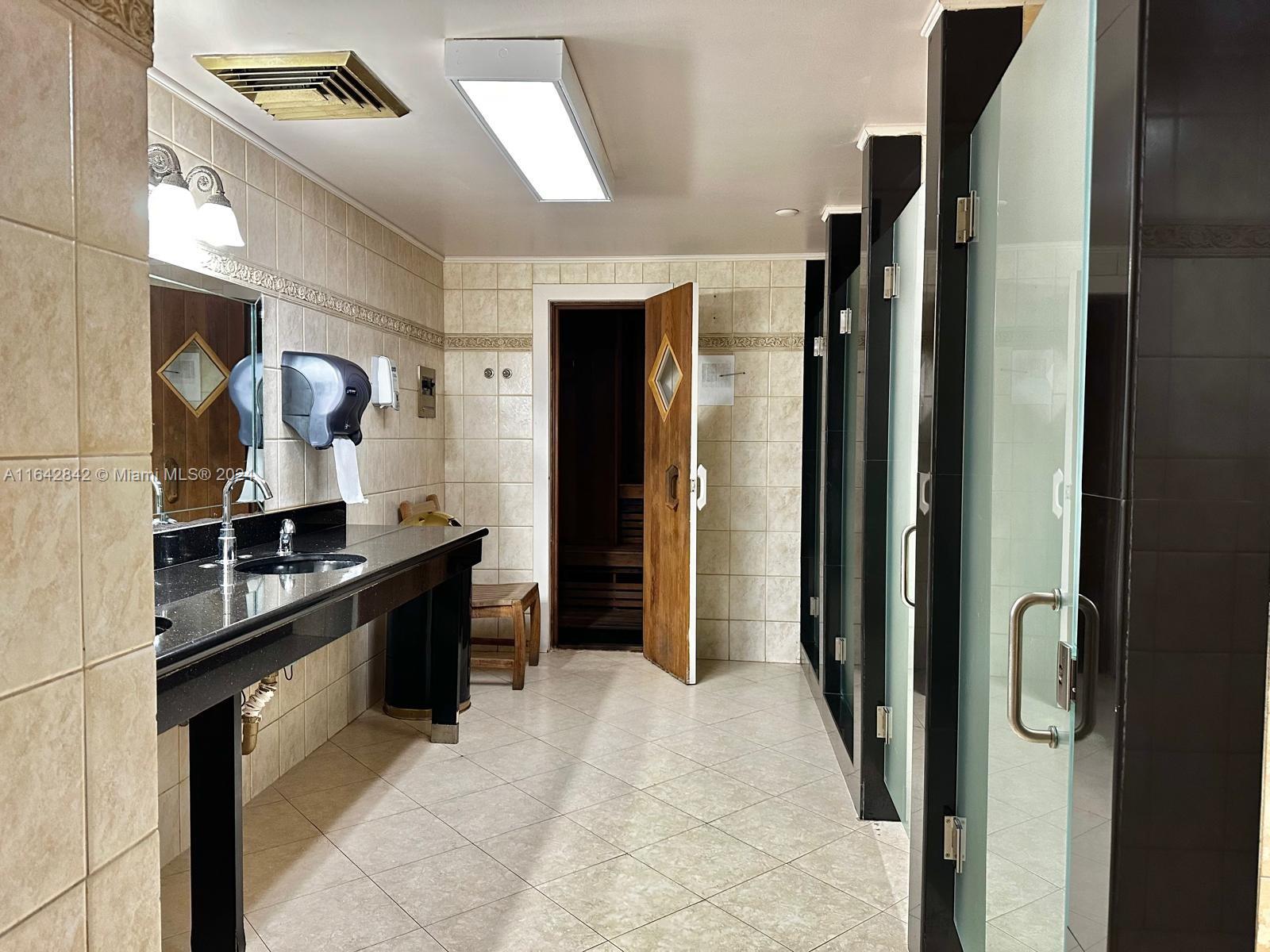 MYSTIC POINTE TOWER 400 C - Residential