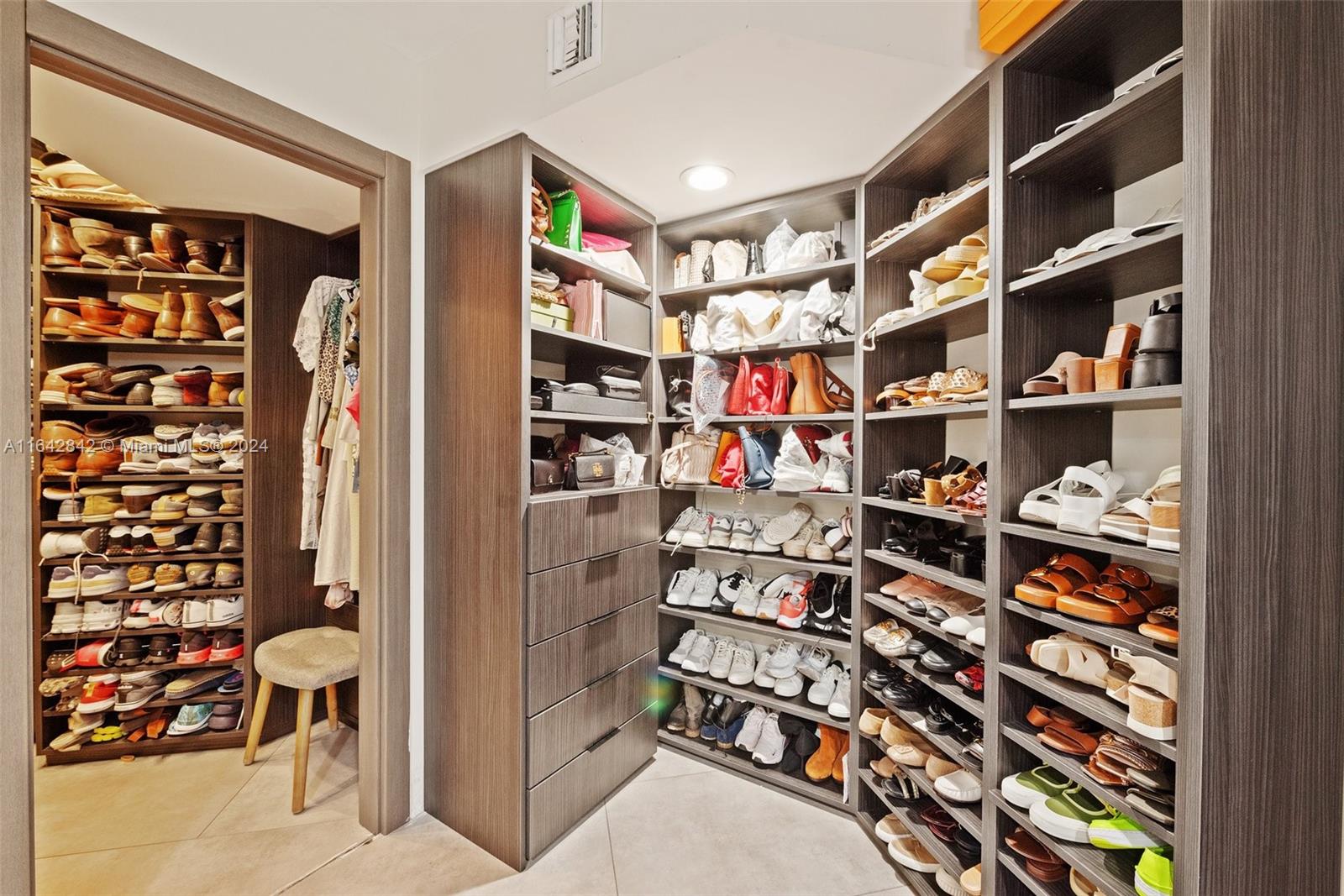 MYSTIC POINTE TOWER 400 C - Residential