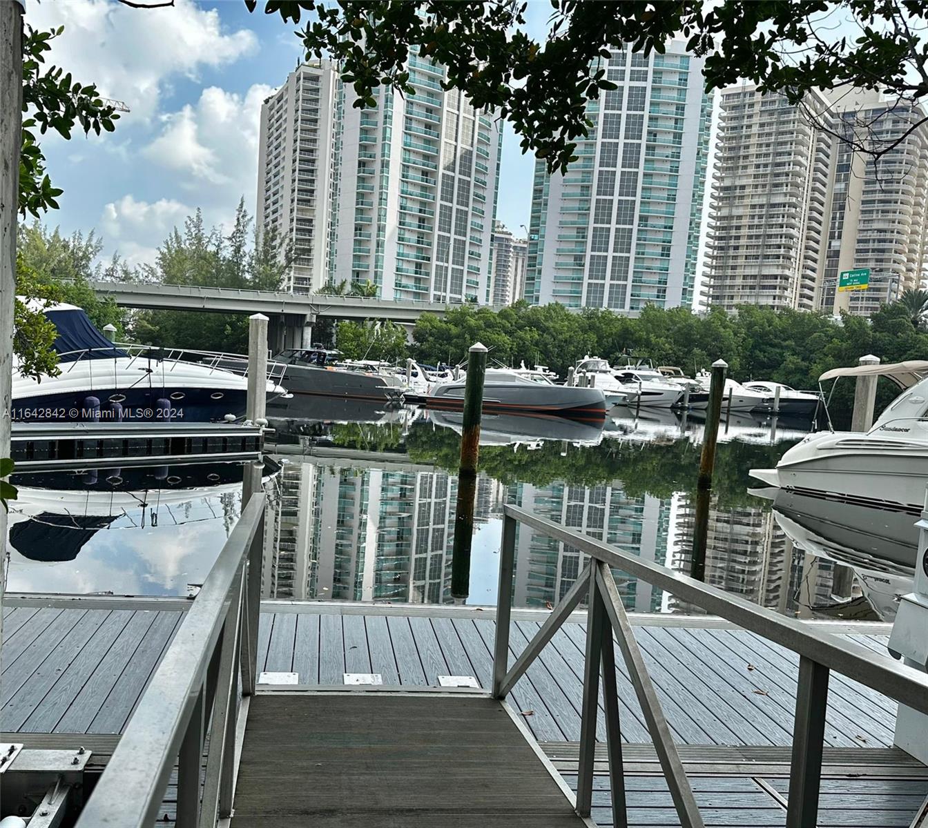 MYSTIC POINTE TOWER 400 C - Residential