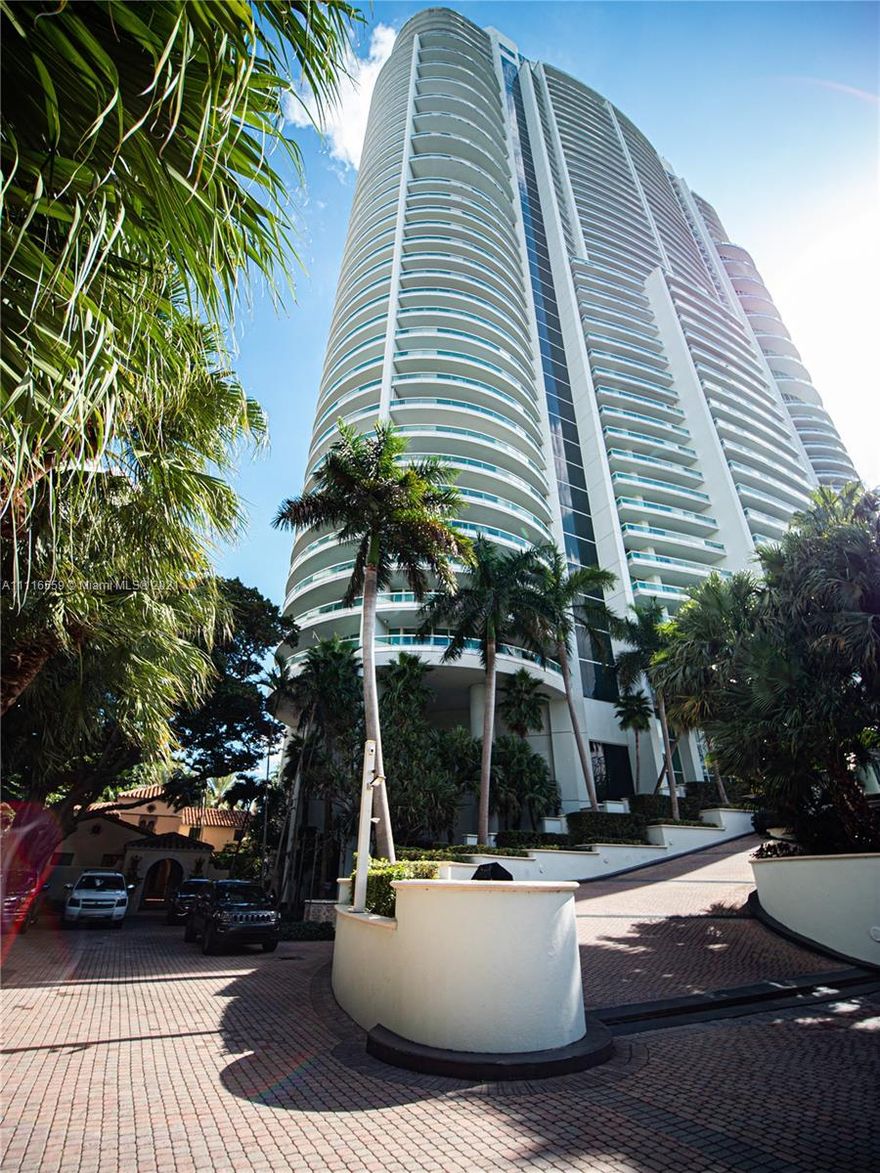 One of the kind at Santa Maria tower on Miami’s Brickell Avenue was recently completely renovated to become one of the luxury condo that everyone will love at first sight. Over 1 million in renovation nothing was missed by the designer. The Santa Maria offers a resident clubhouse, a large fitness center on the building’s rooftop, a bay front pool, a marina, tennis courts, and a location in the heart of Miami.