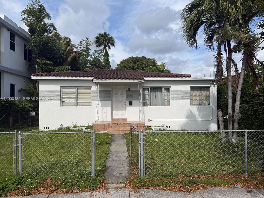 Fantastic opportunity! 4 bedrooms and 3 full bathroom single family home, on a large lot, close to downtown Coral Gables, featuring top-end dining, stores, shops, bars and more.