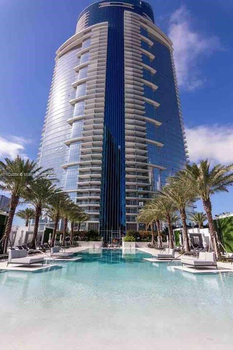 PARAMOUNT MIAMI WORLDCENT - Residential