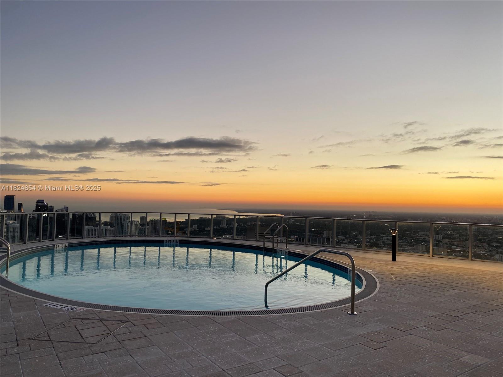 PARAMOUNT MIAMI WORLDCENT - Residential