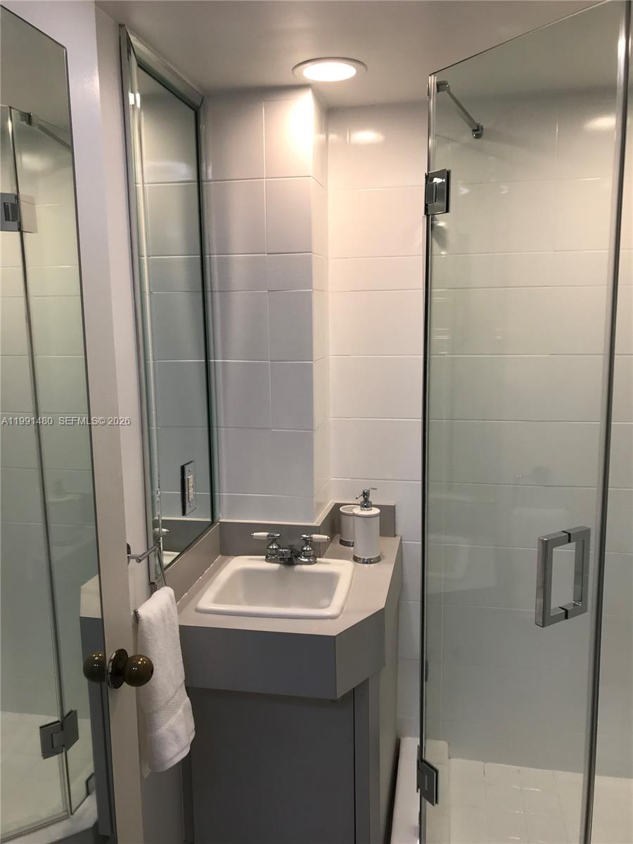 KEY COLONY NO 1 - Residential Lease