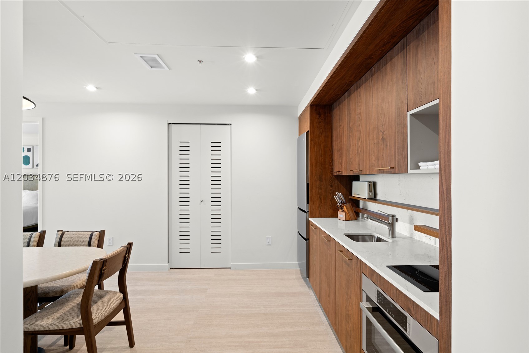 1611 SW 2nd Ave 816