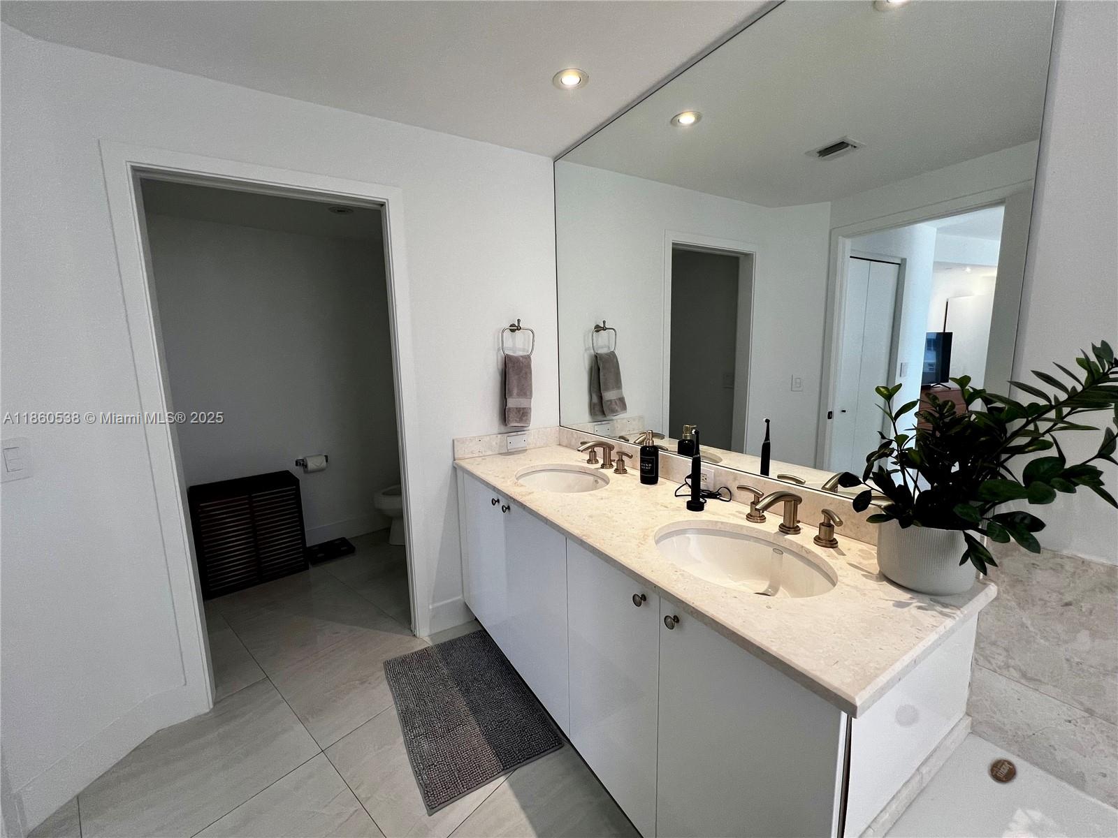 CARBONELL CONDO - Residential Lease