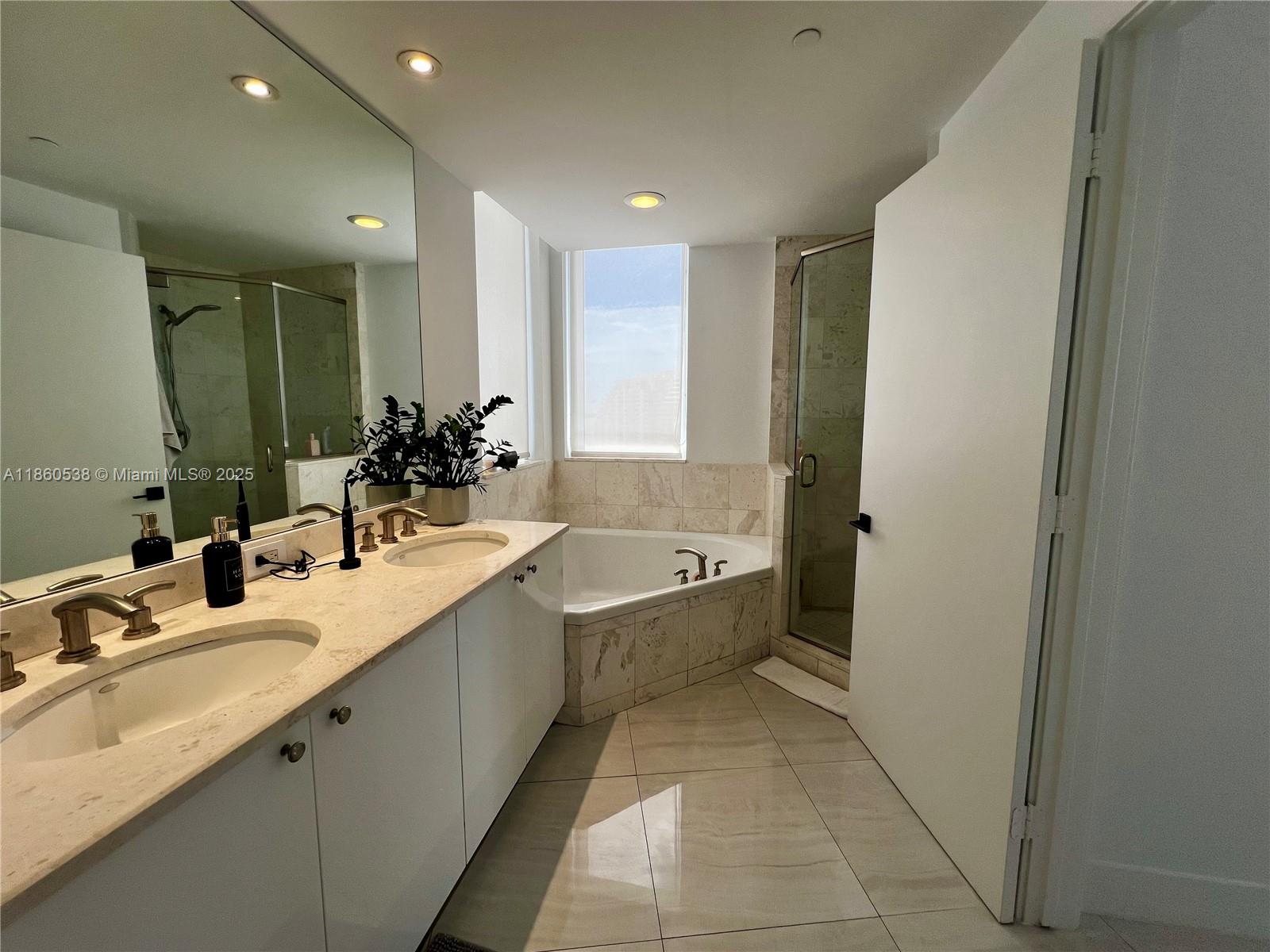 CARBONELL CONDO - Residential Lease