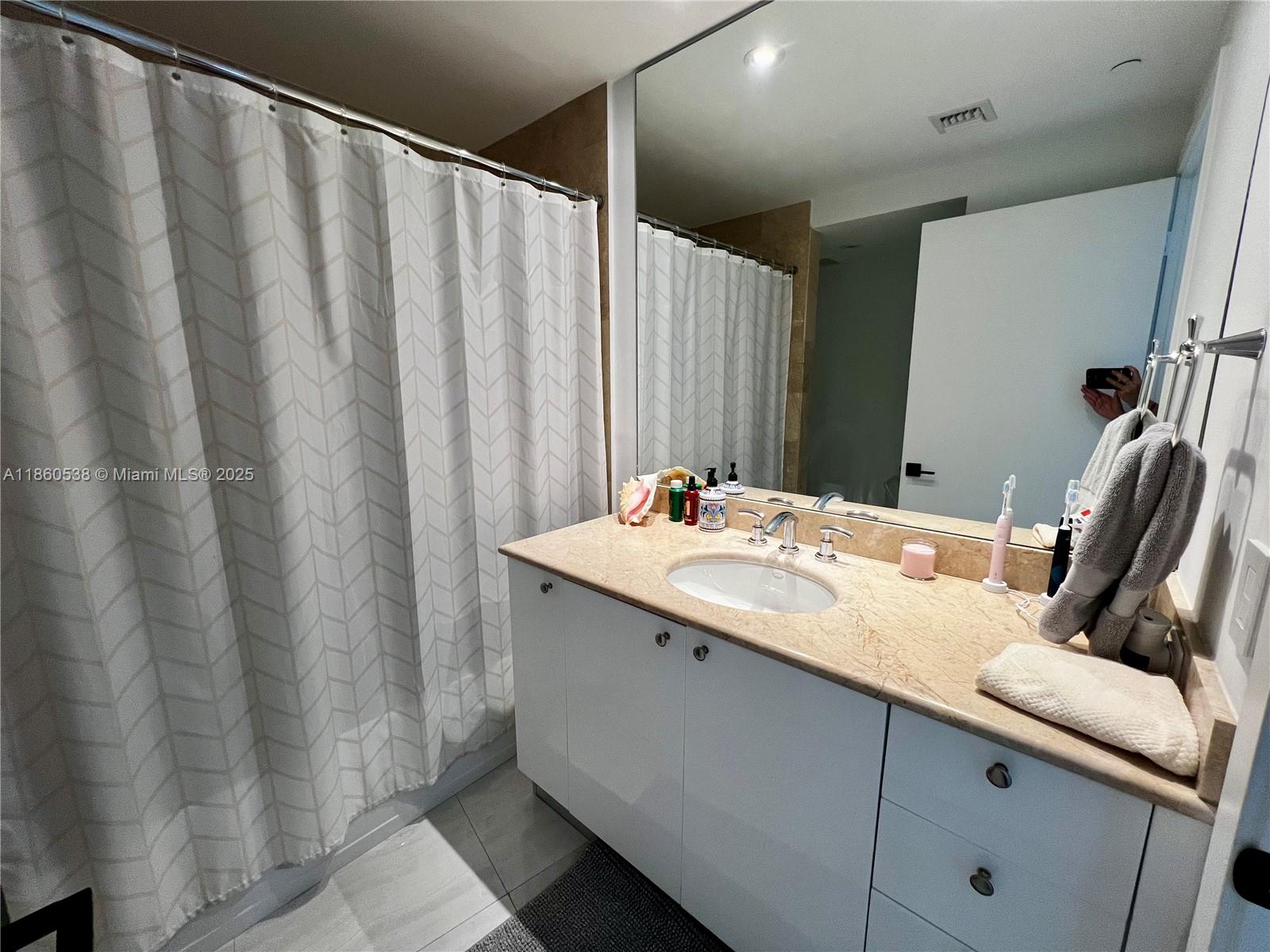 CARBONELL CONDO - Residential Lease