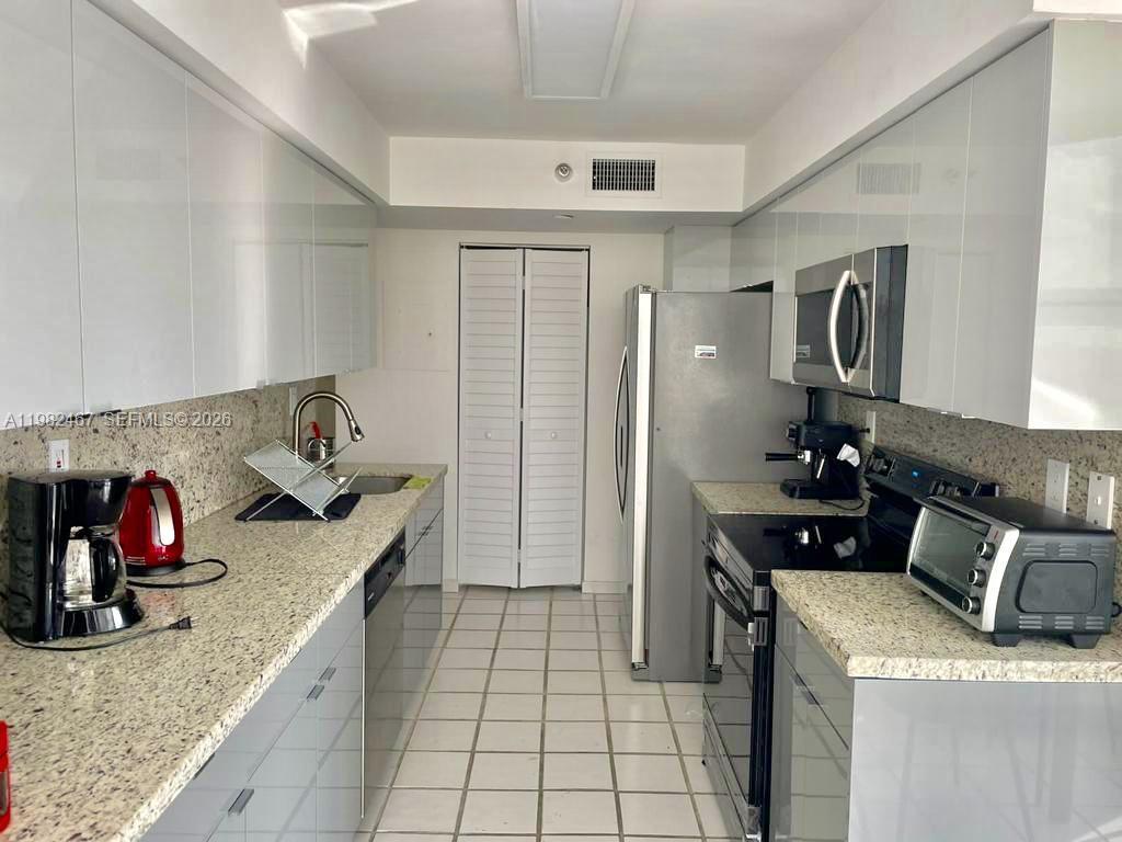 MYSTIC POINTE TOWER 400 C - Residential Lease