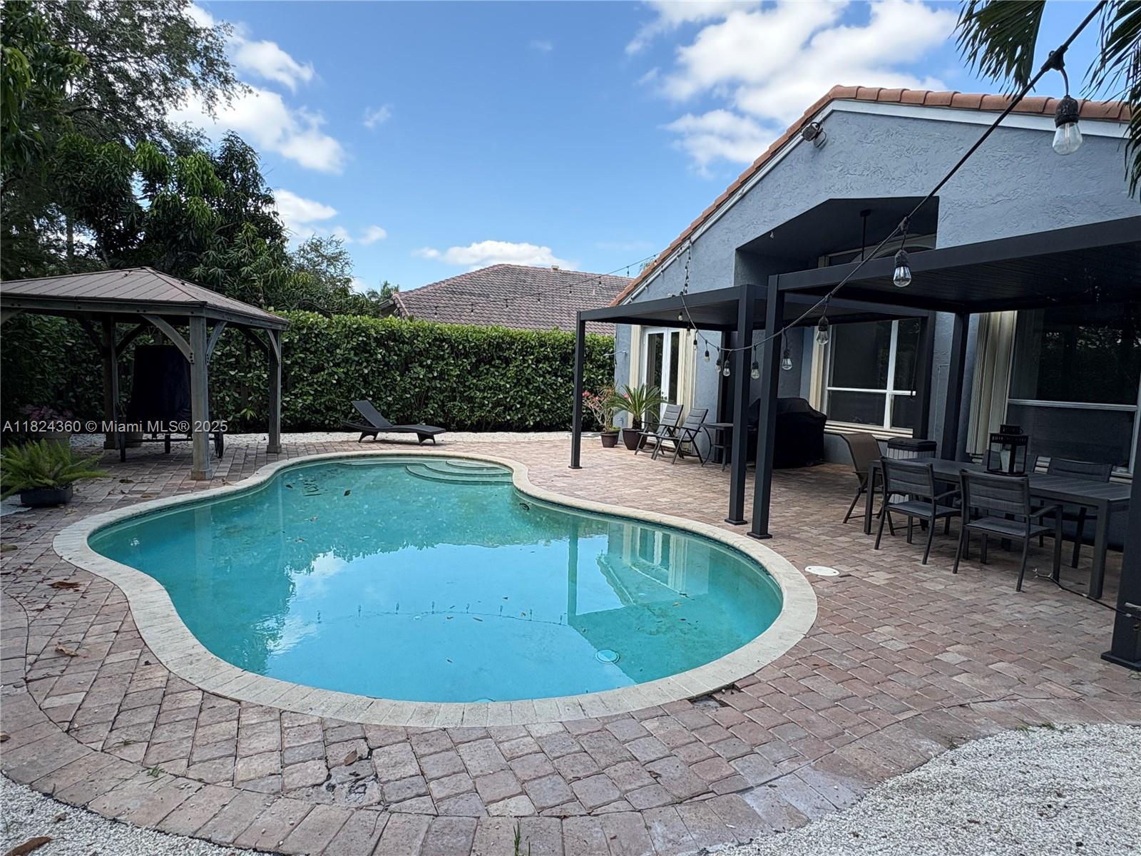 1151 Nw 130th Ave, Pembroke Pines, Miami-Dade County, Florida - 3 Bedrooms  
2 Bathrooms - 