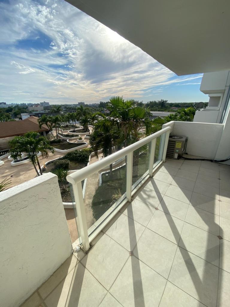 Great value 2/2 unit at sailboat cay condo. Awesome location!
- Per HOA regulation all 18+ applicants must have a minimum credit score of 680, & no pets allowed for tenants