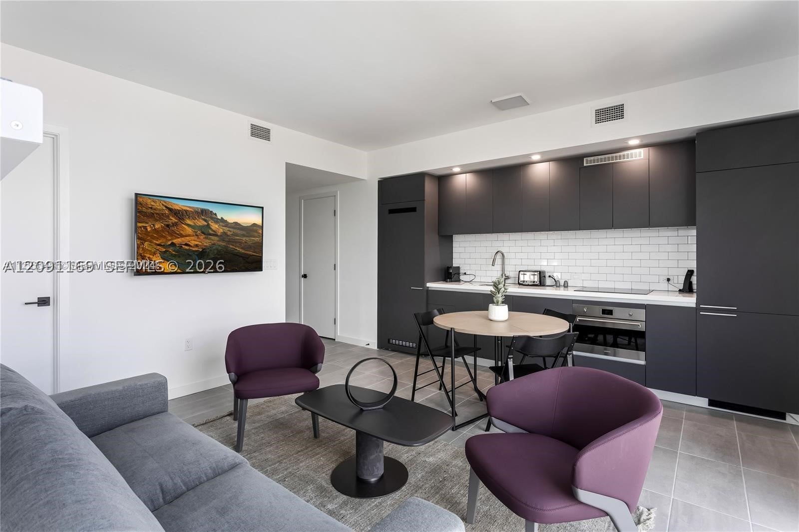 227 NE 2nd St 2806