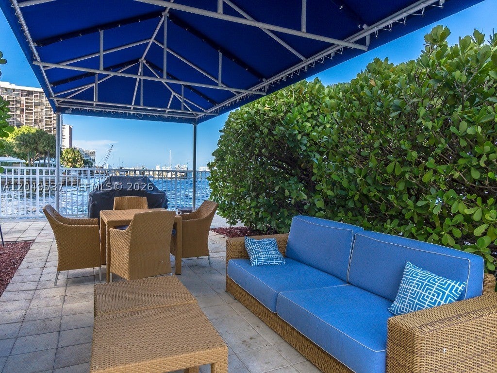 2101 Brickell Ave 1112