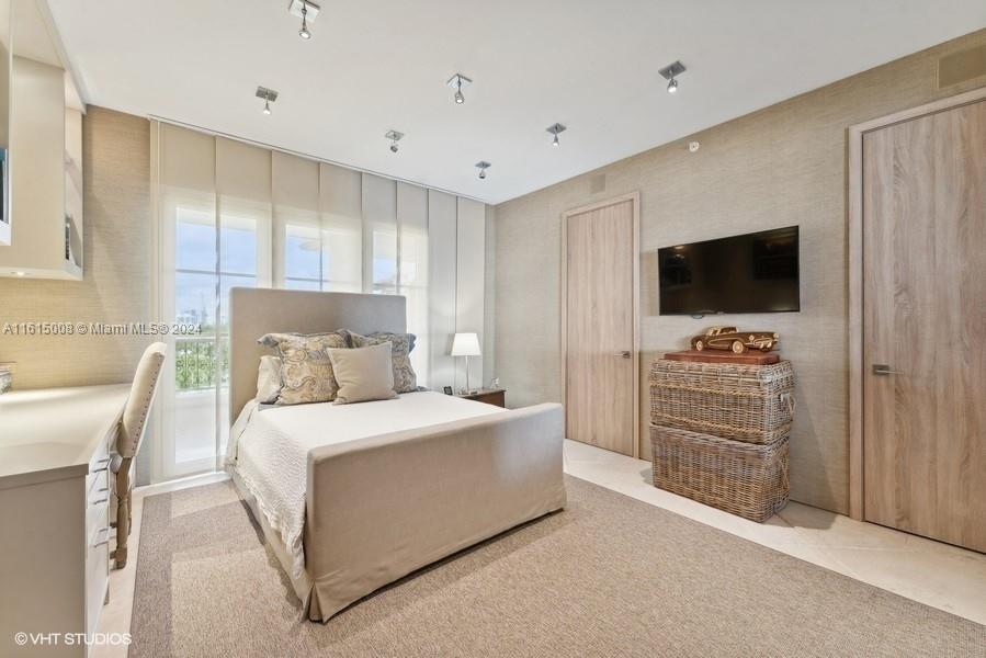 OCEANSIDE FISHER ISL COND - Residential