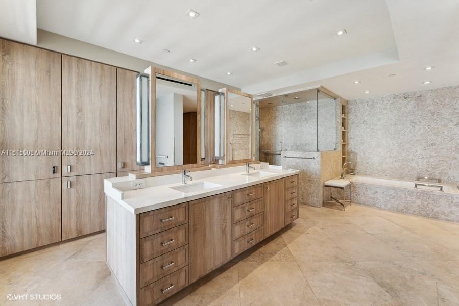 OCEANSIDE FISHER ISL COND - Residential