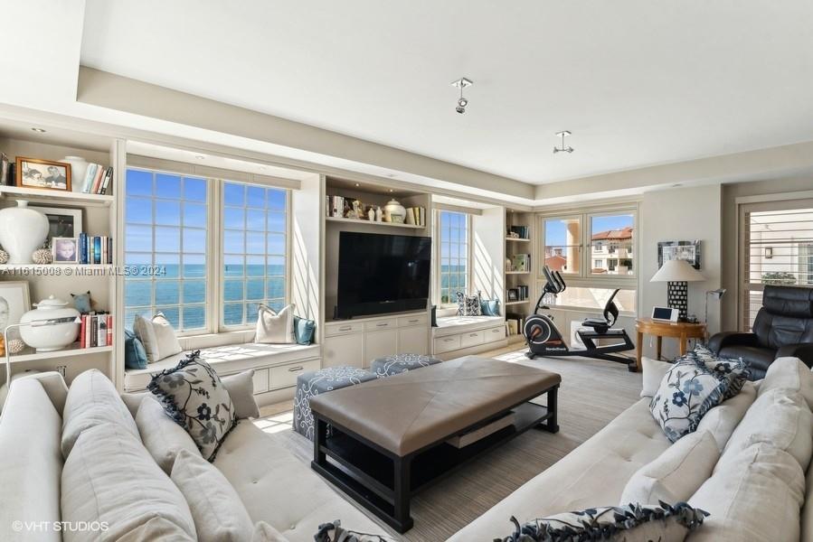 OCEANSIDE FISHER ISL COND - Residential