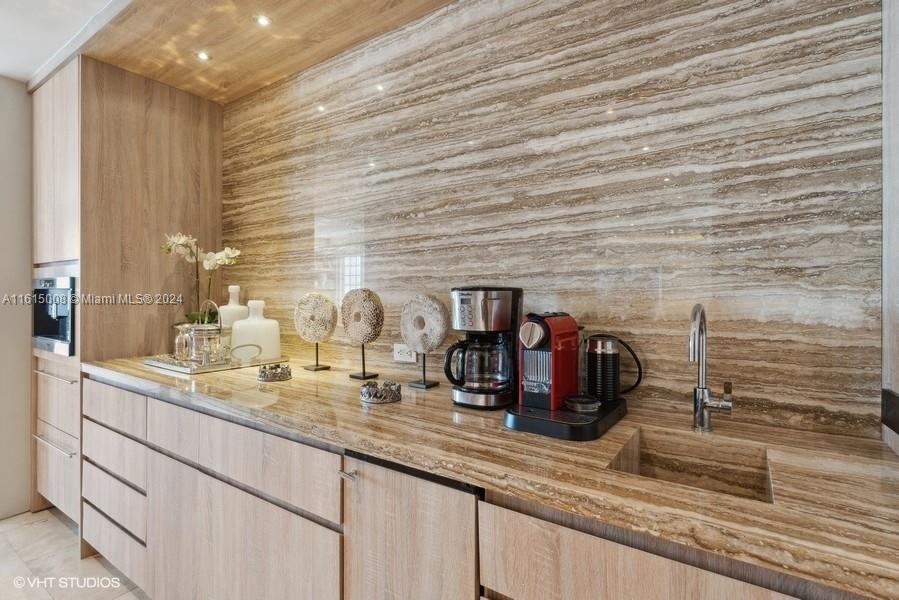 OCEANSIDE FISHER ISL COND - Residential