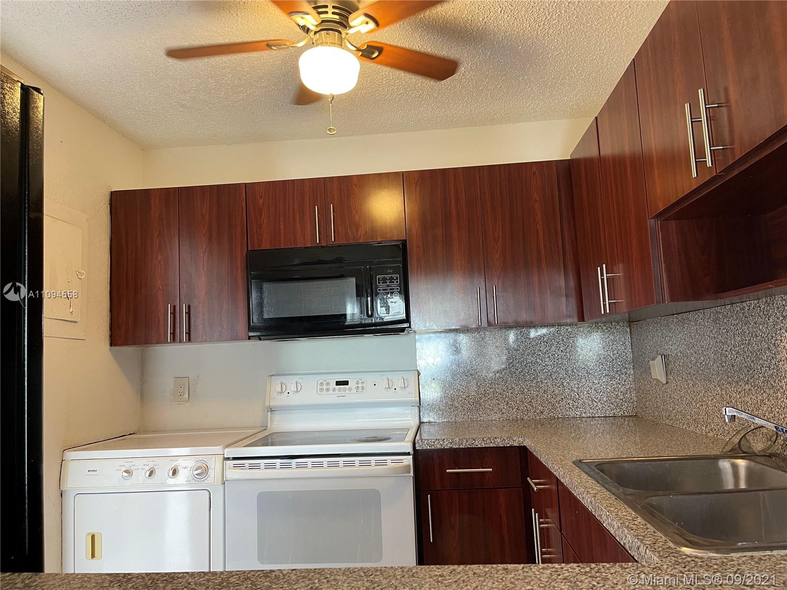 Enjoy the beautiful sunset from this spacious balcony. Located in the heart of Hialeah Gardens. Walking distance from Palmetto Hospital, Expressway, bus stop. Etc.