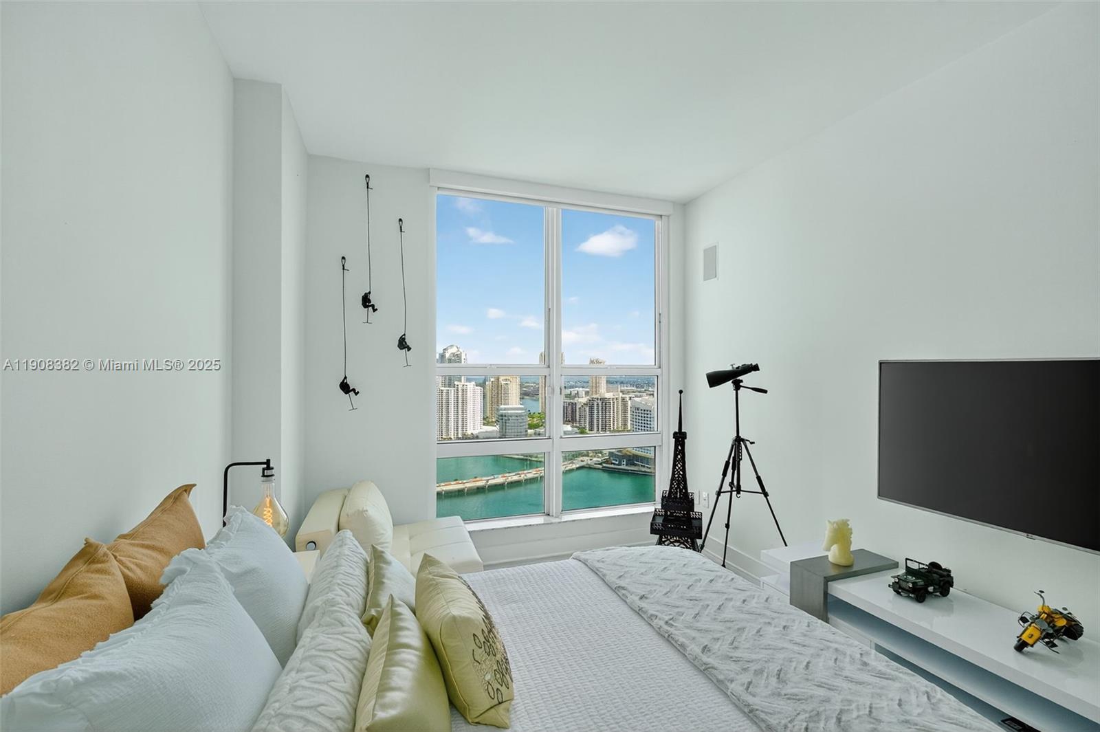 THE MARK ON BRICKELL COND - Residential Lease