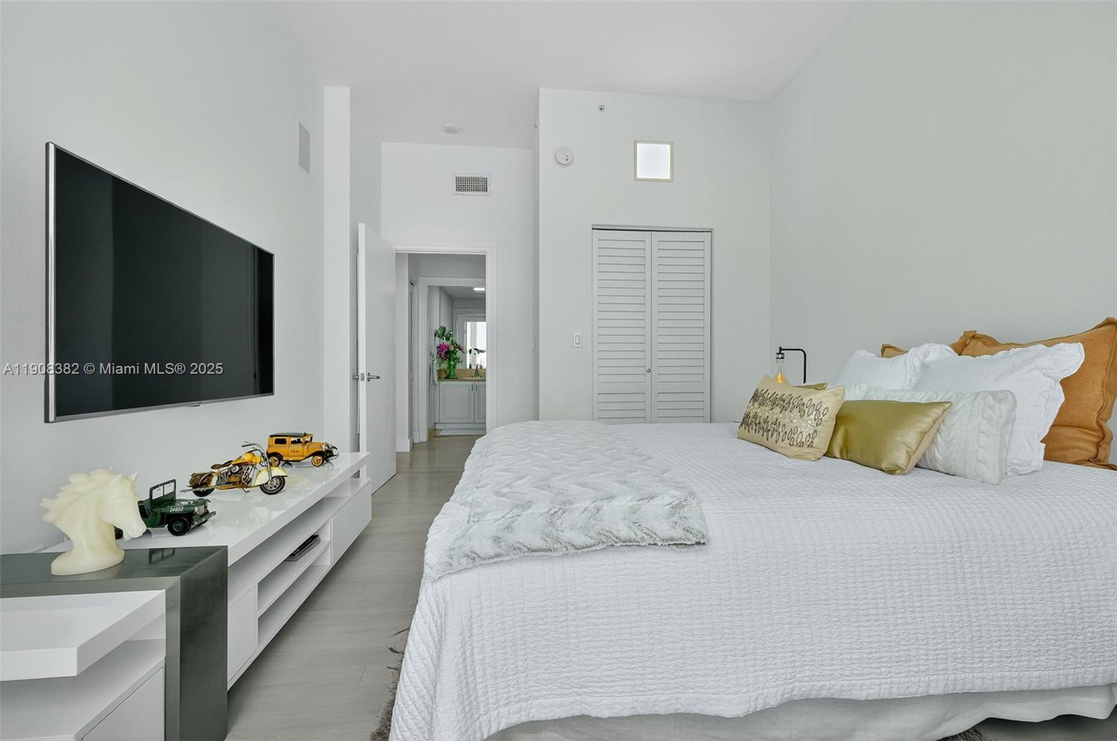 THE MARK ON BRICKELL COND - Residential Lease