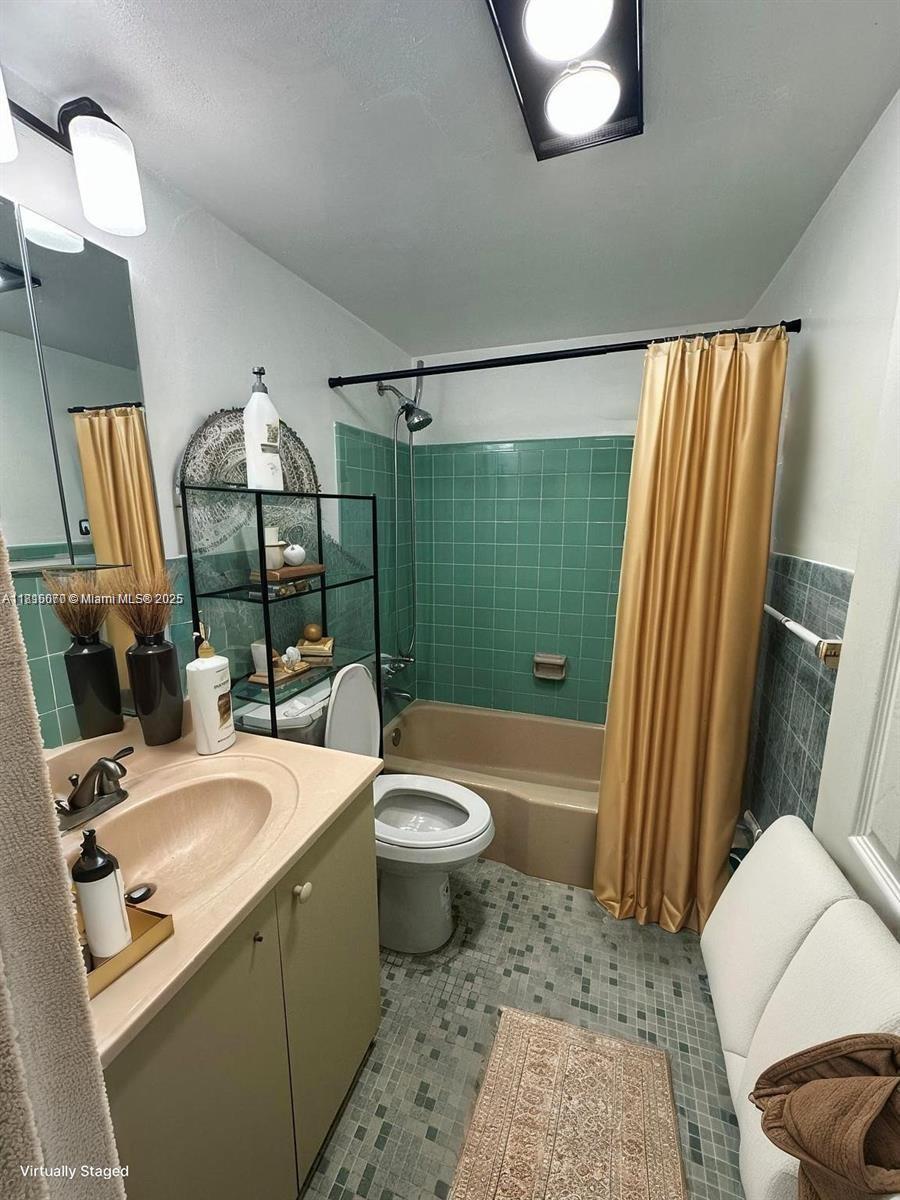 TOWN COLONY CONDO - Residential