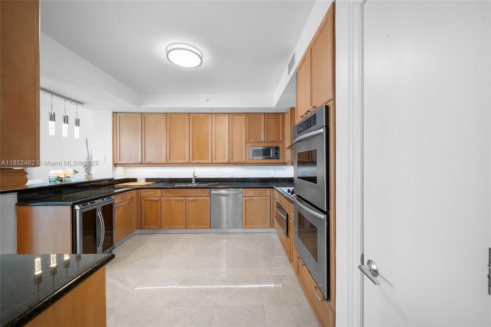 HAMPTONS SOUTH CONDO - Residential Lease