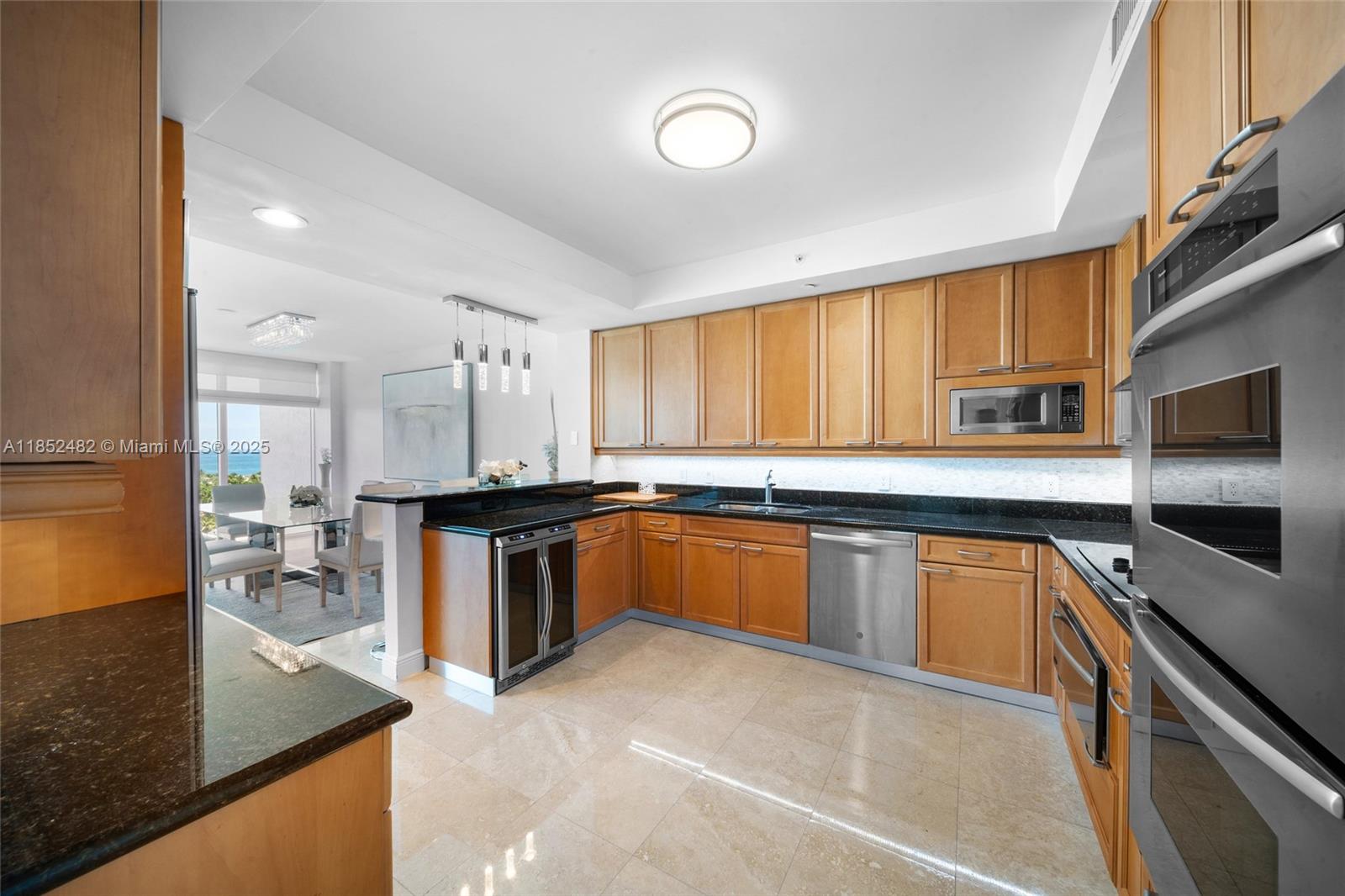 HAMPTONS SOUTH CONDO - Residential Lease