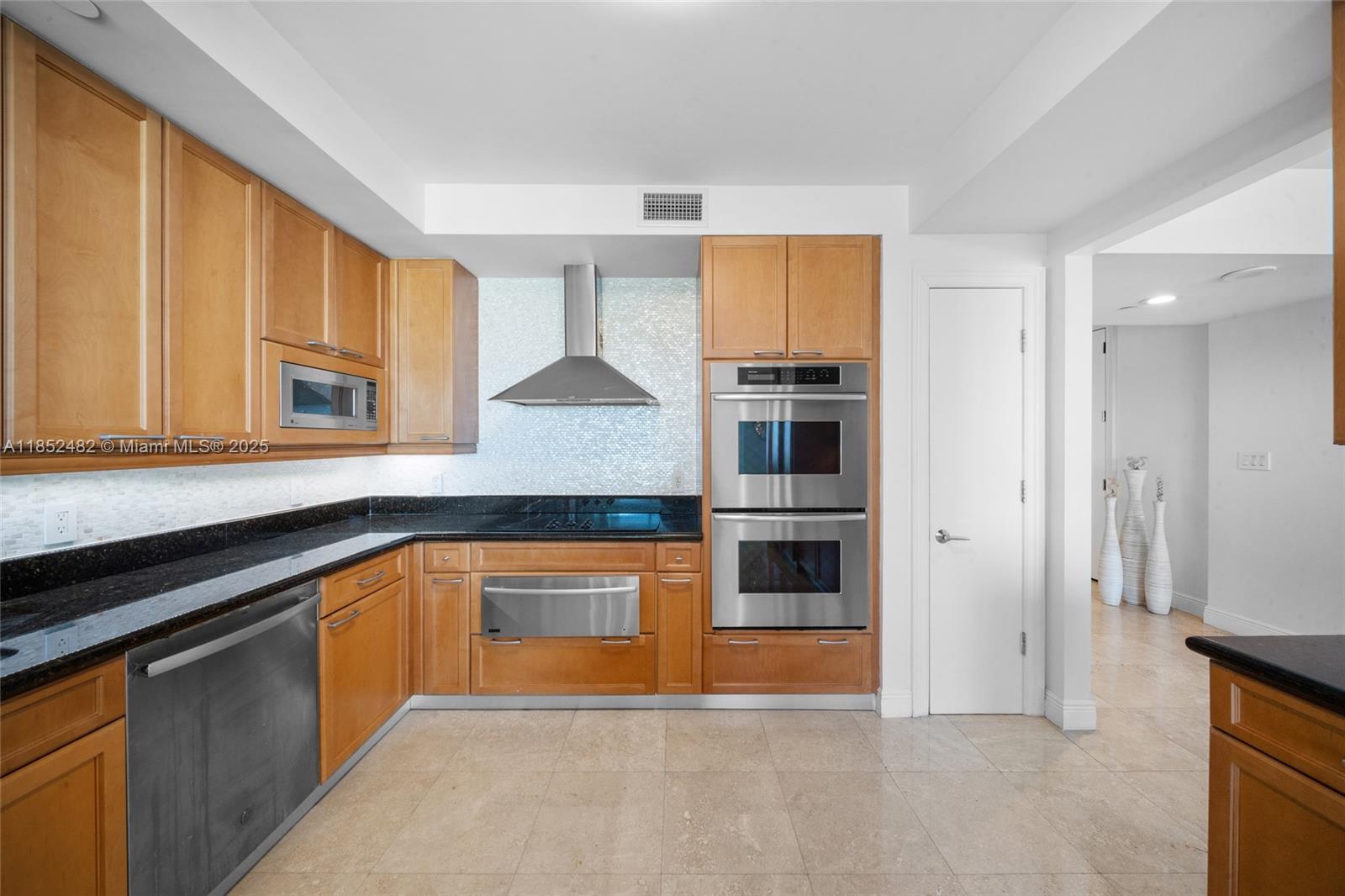 HAMPTONS SOUTH CONDO - Residential Lease