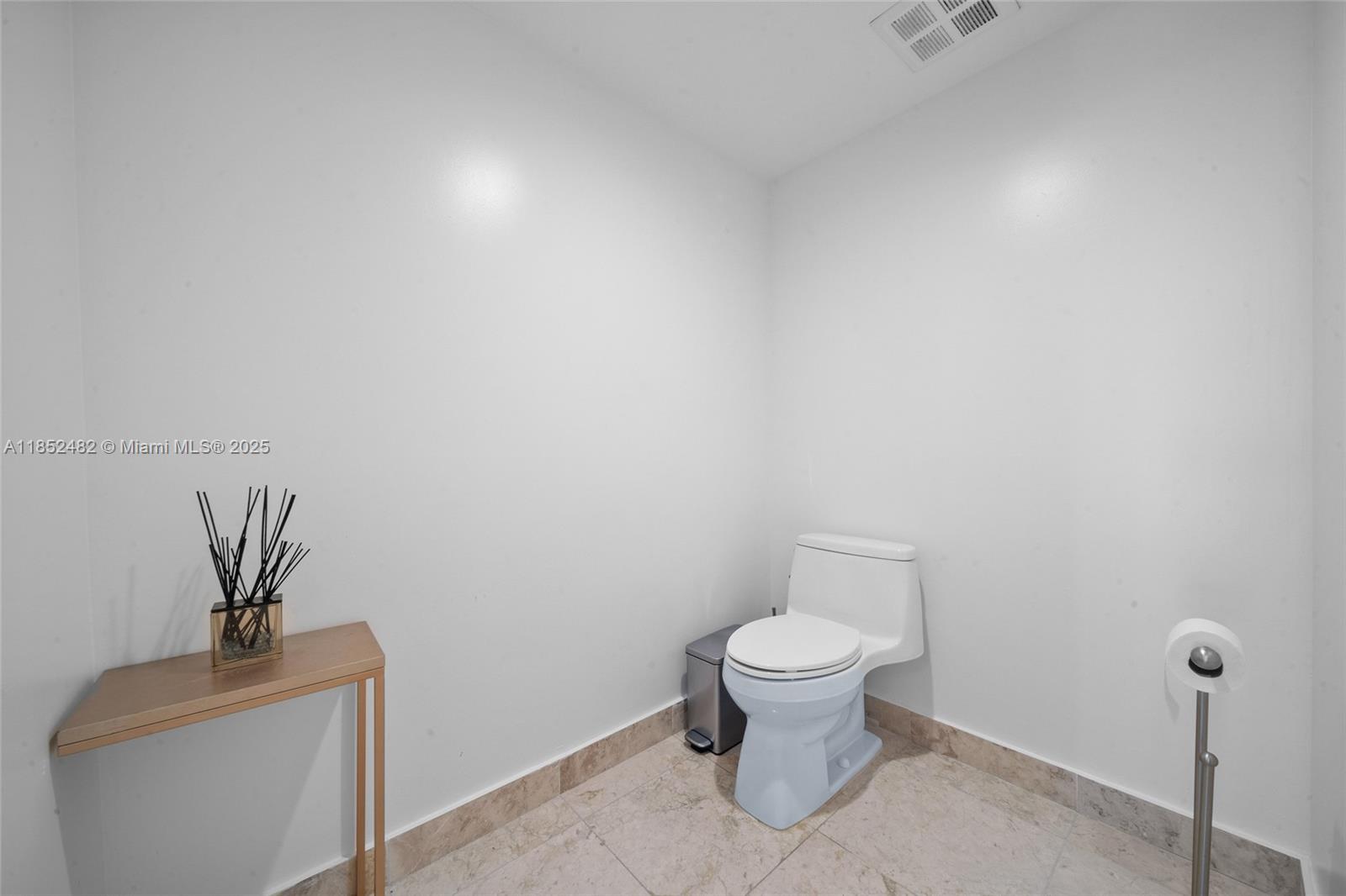 HAMPTONS SOUTH CONDO - Residential Lease