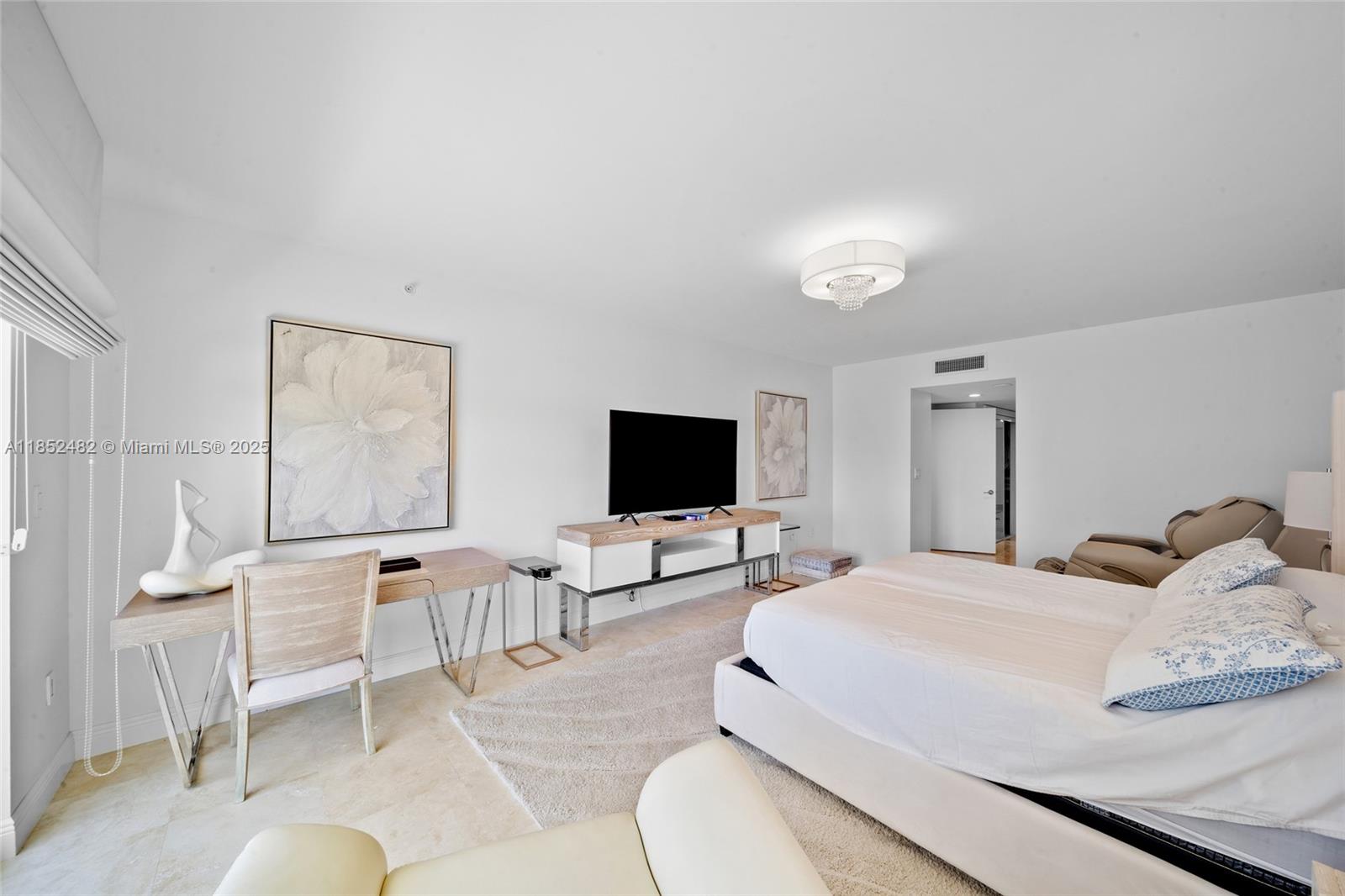 HAMPTONS SOUTH CONDO - Residential Lease