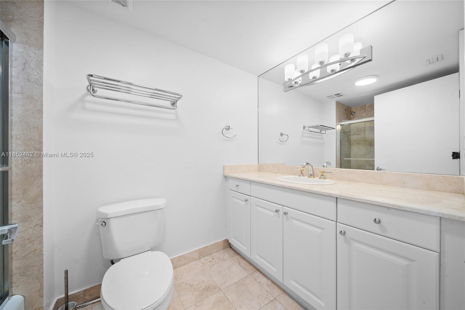 HAMPTONS SOUTH CONDO - Residential Lease