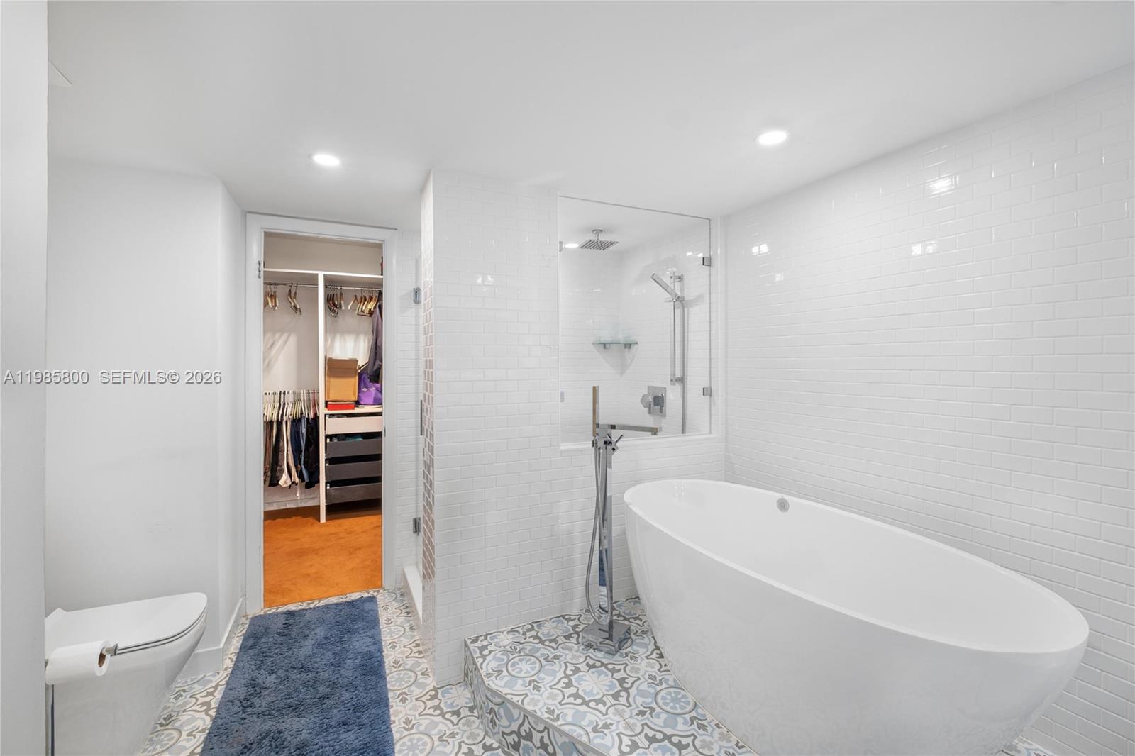 THE TOWERS OF QUAYSIDE CO - Residential