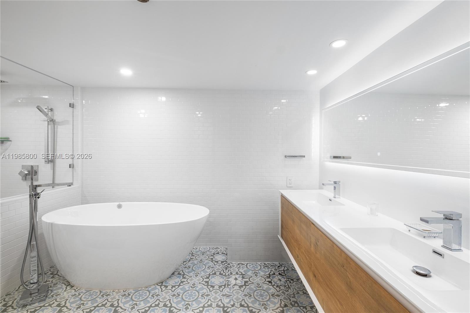 THE TOWERS OF QUAYSIDE CO - Residential