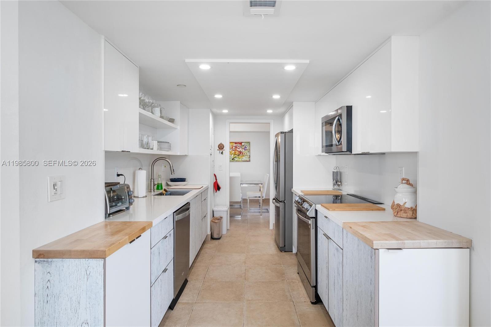 THE TOWERS OF QUAYSIDE CO - Residential