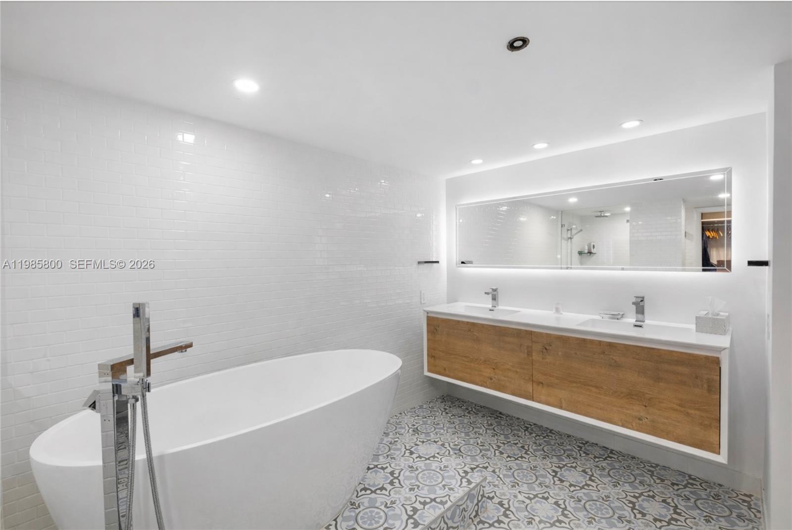 THE TOWERS OF QUAYSIDE CO - Residential