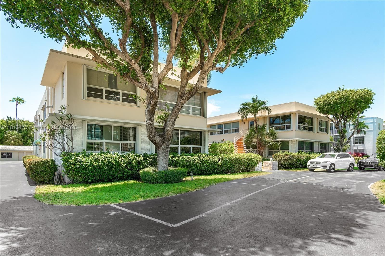 9940 Collins Ave 11, Bal Harbour, Miami-Dade County, Florida - 2 Bedrooms  
2 Bathrooms - 