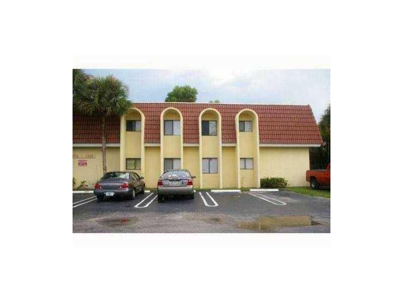 Beautiful second floor unit,tiled thru-out. Hurry it wont Last !!!