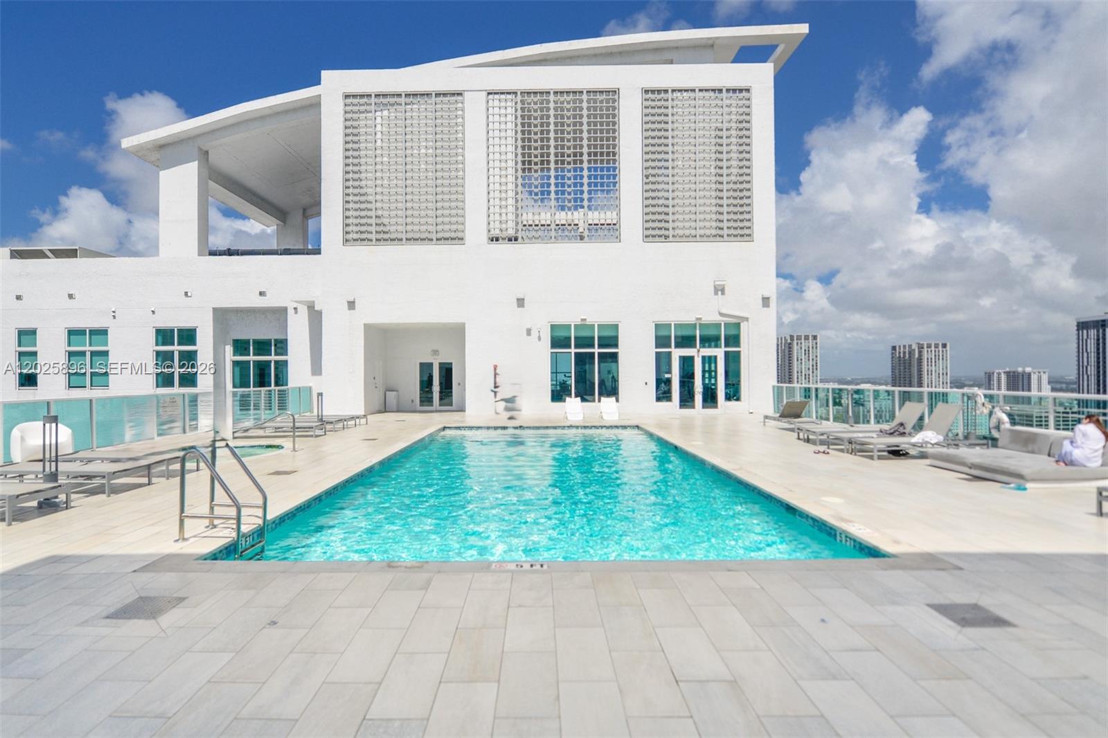 THE LOFT DOWNTOWN II COND - Residential