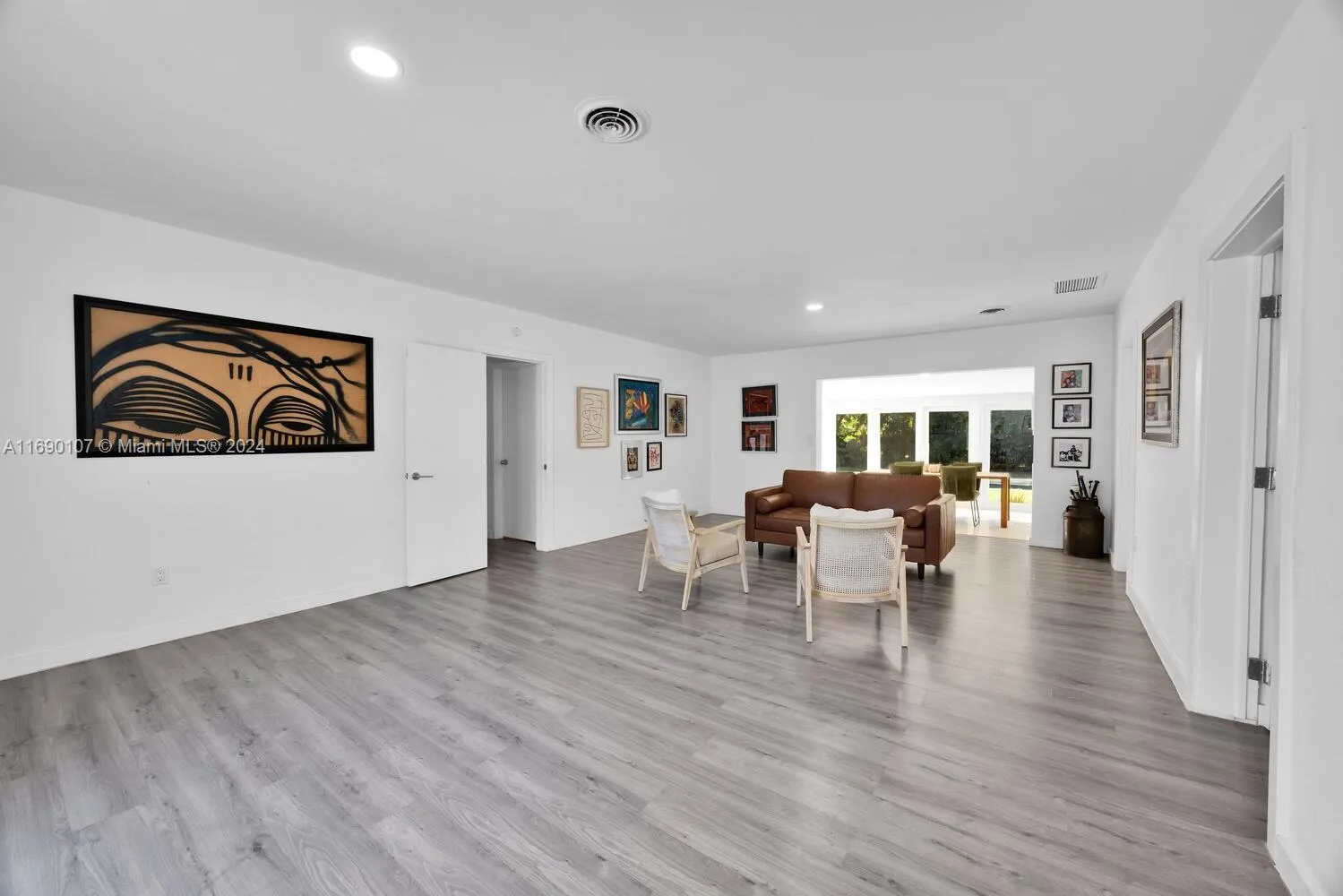 Miami, Florida 33143, United States, 4 Bedrooms Bedrooms, ,3 BathroomsBathrooms,Residential,Active,32418