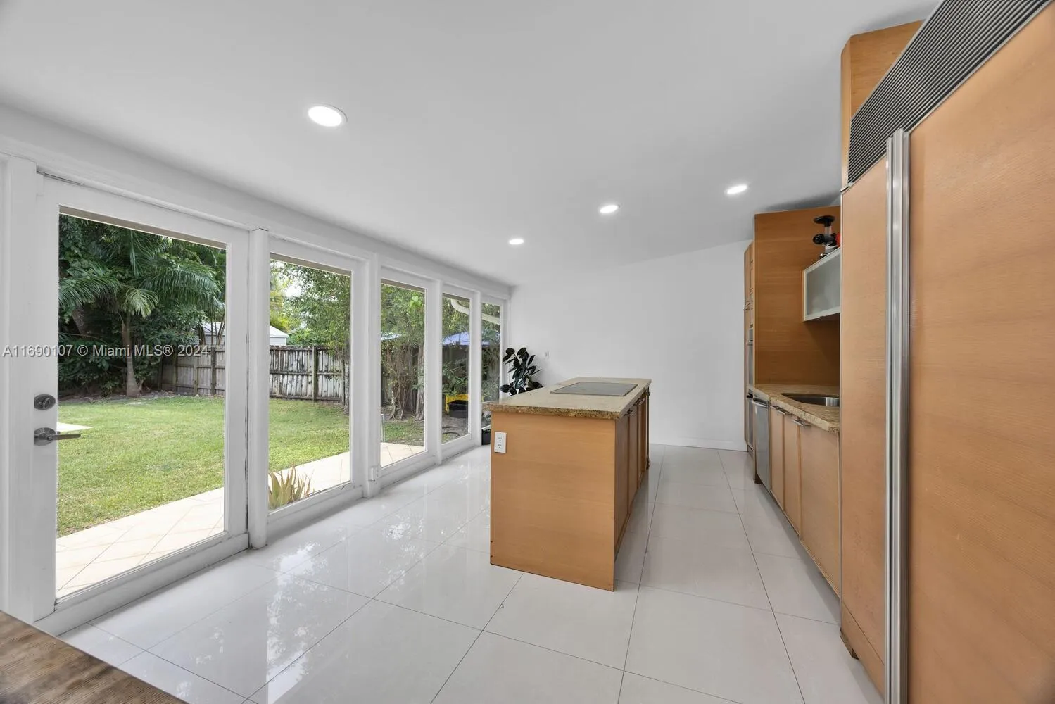 Miami, Florida 33143, United States, 4 Bedrooms Bedrooms, ,3 BathroomsBathrooms,Residential,Active,32418