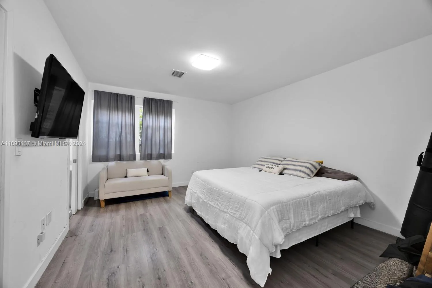 Miami, Florida 33143, United States, 4 Bedrooms Bedrooms, ,3 BathroomsBathrooms,Residential,Active,32418