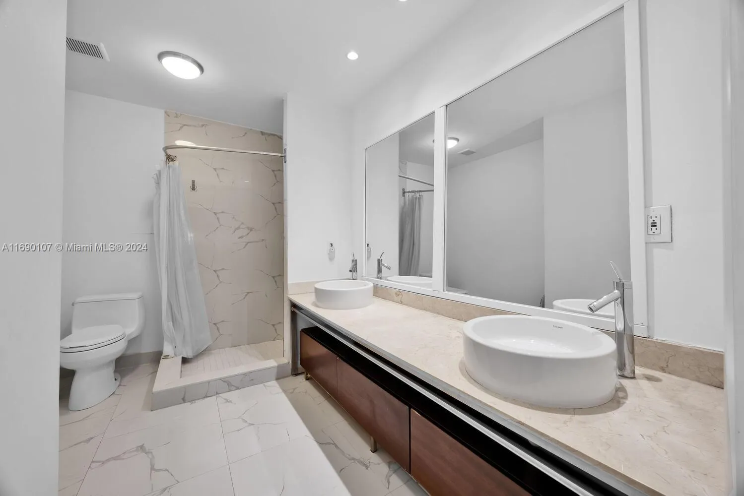 Miami, Florida 33143, United States, 4 Bedrooms Bedrooms, ,3 BathroomsBathrooms,Residential,Active,32418