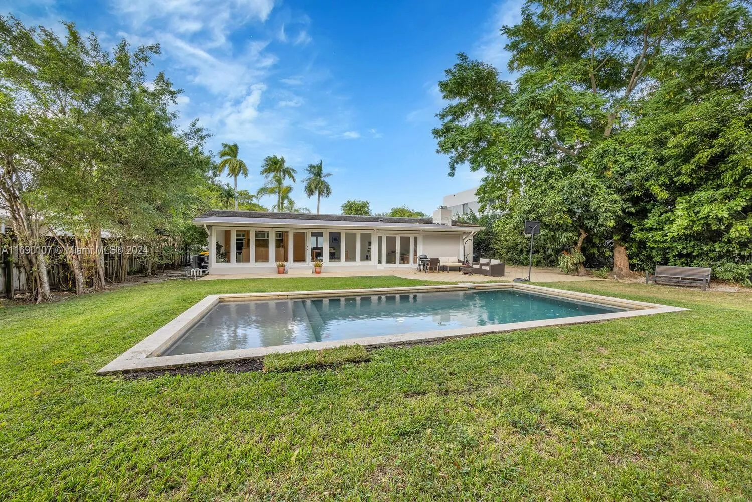 Miami, Florida 33143, United States, 4 Bedrooms Bedrooms, ,3 BathroomsBathrooms,Residential,Active,32418