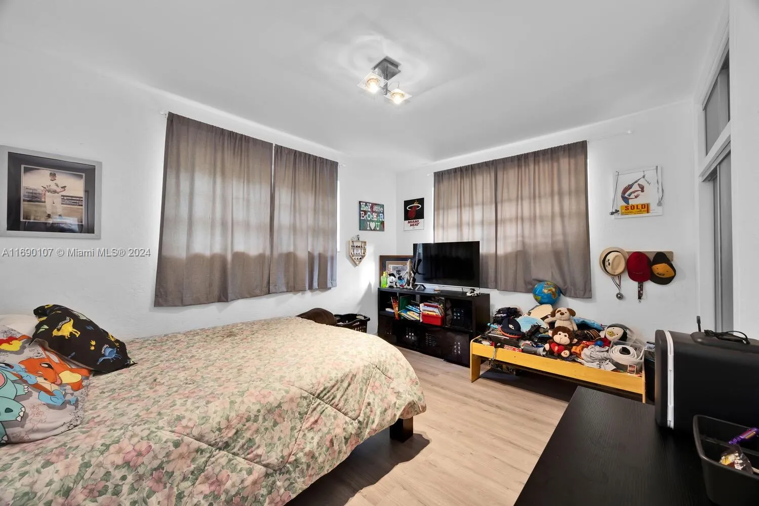 Miami, Florida 33143, United States, 4 Bedrooms Bedrooms, ,3 BathroomsBathrooms,Residential,Active,32418