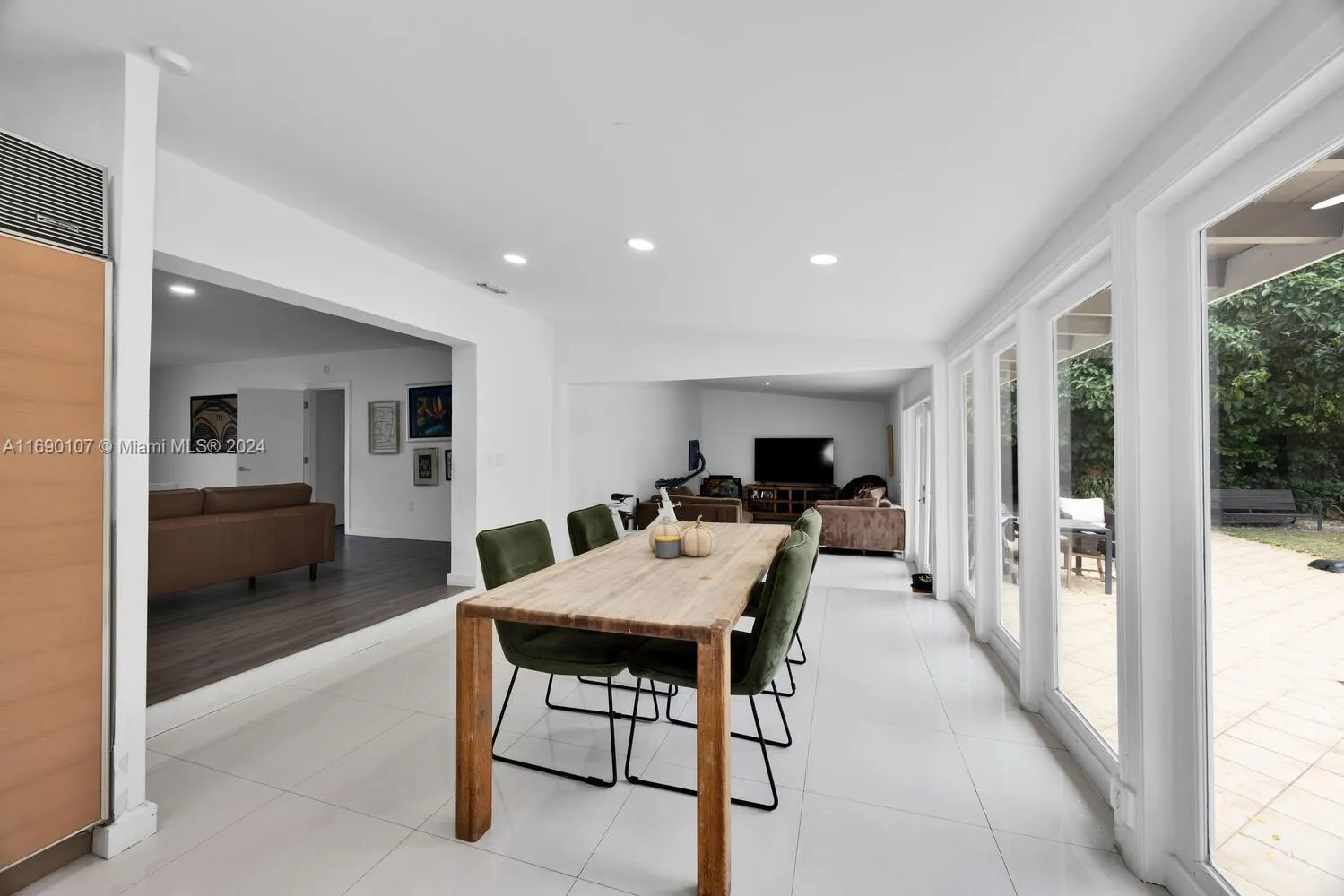 Miami, Florida 33143, United States, 4 Bedrooms Bedrooms, ,3 BathroomsBathrooms,Residential,Active,32418