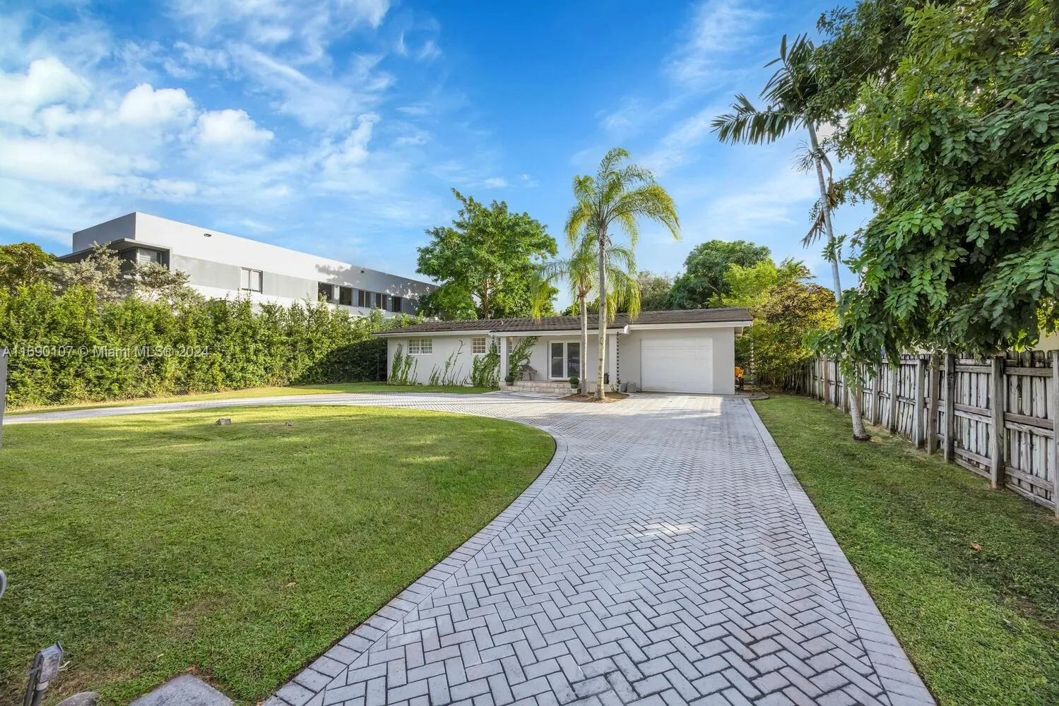 Miami, Florida 33143, United States, 4 Bedrooms Bedrooms, ,3 BathroomsBathrooms,Residential,Active,32418