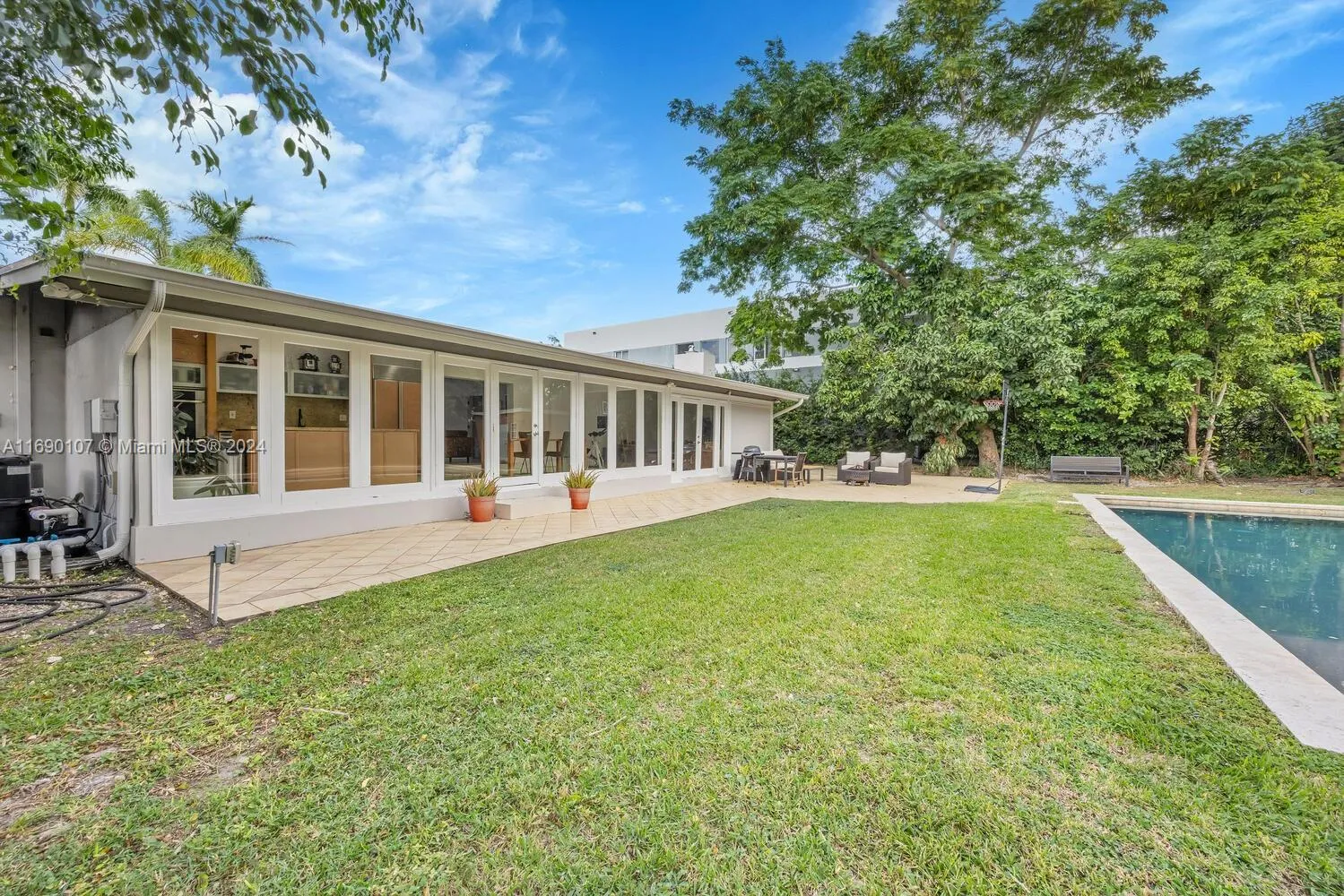 Miami, Florida 33143, United States, 4 Bedrooms Bedrooms, ,3 BathroomsBathrooms,Residential,Active,32418